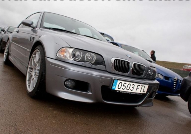 BMW sobre el asfalto